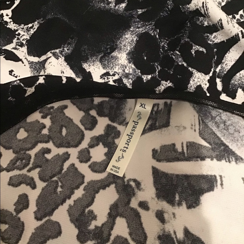 Passport Shark-bite tunic - Picture 6 of 7